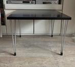 Hairpin bijzettafel Fritz Hansen Arne Jacobsen, Gebruikt, Metaal of Aluminium, Vierkant, 55 tot 75 cm