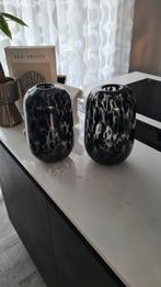 2 mooie vazen glas cheetah zwart smoke 25 hoog, Huis en Inrichting, Woonaccessoires | Vazen, Ophalen, Zwart, Minder dan 50 cm