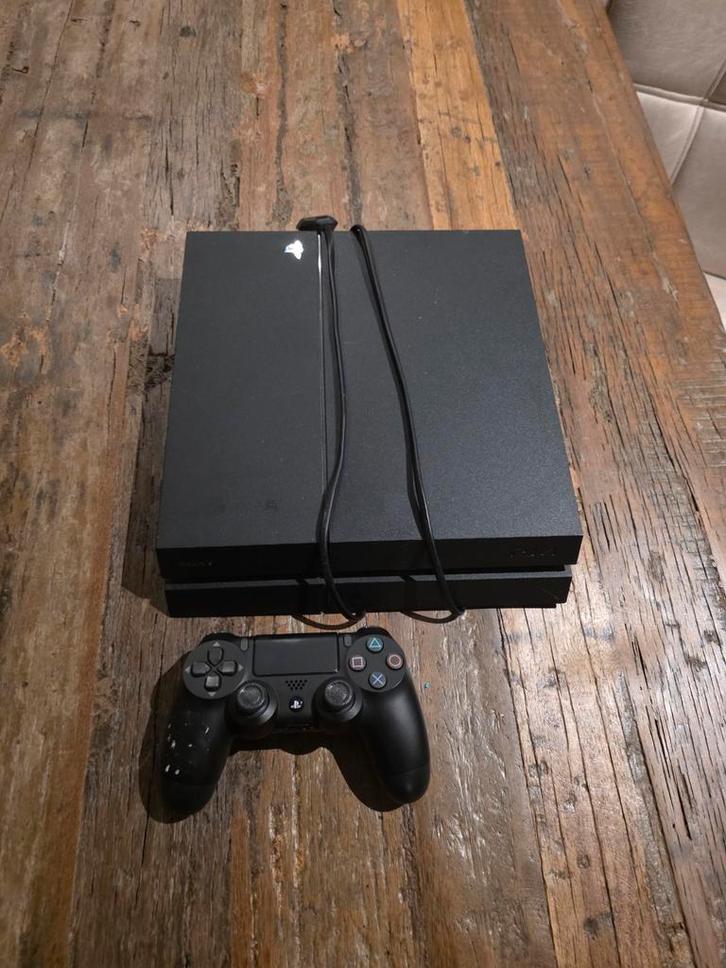 PS4 start op + defecte controller (project/opknapper), Spelcomputers en Games, Spelcomputers | Sony PlayStation 4, Zonder controller