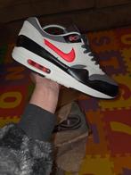Nike air max 1 essential 'wolf grey chili red' maat 44,5, Ophalen of Verzenden, Zo goed als nieuw, Schoenen