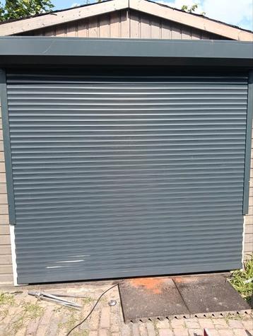 Nieuw rolluik 210 bij 180 elektrisch met Somfy motor beschikbaar voor biedingen