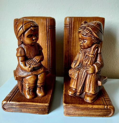 set boekensteunen Henzo jongen en meisje met boeken, Huis en Inrichting, Woonaccessoires | Wandplanken en Boekenplanken, Gebruikt