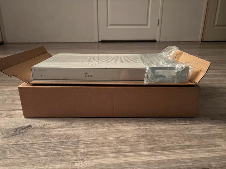 Cisco C1111-8P Gigabit Router Incl Rackmount, Computers en Software, Routers en Modems, Refurbished, Verzenden