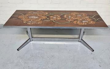 Vintage salontafel met ingelegd tegelwerk op chromen frame beschikbaar voor biedingen