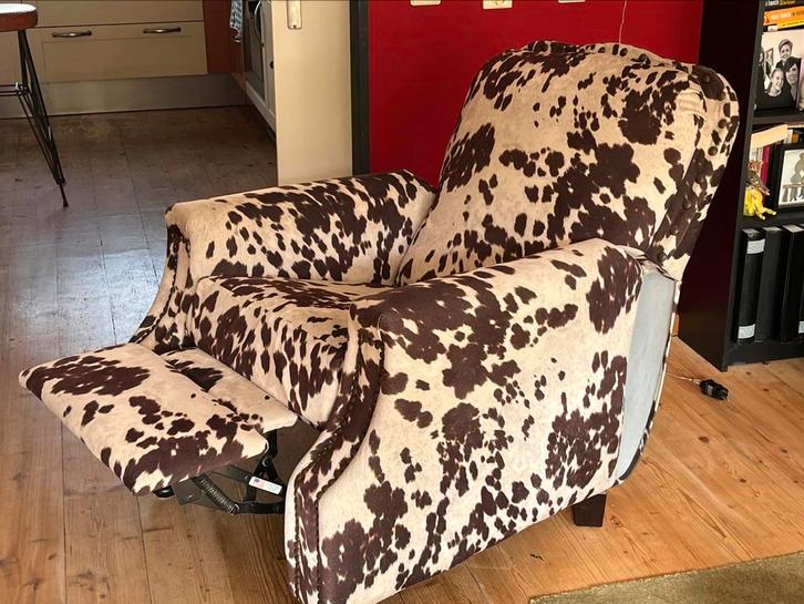 Uitklapbare ‘koeien’ stoel met voetenbankje, Huis en Inrichting, Banken | Sofa's en Chaises Longues, Zo goed als nieuw, Eenpersoons