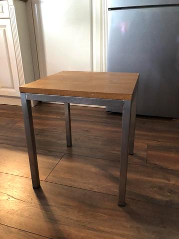 Zeer solide kruk hout/roestvrijstaal  beschikbaar voor biedingen