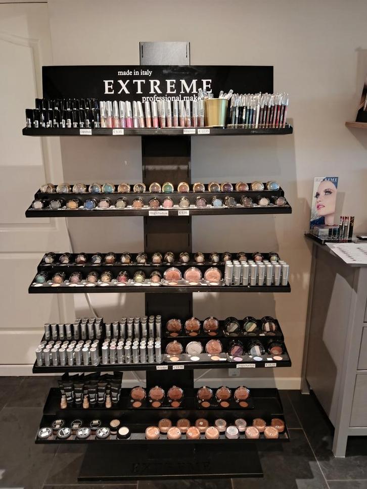 Grote ijzeren winkel display met Make-up, Sieraden, Tassen en Uiterlijk, Uiterlijk | Cosmetica en Make-up, Gehele gezicht, Zwart