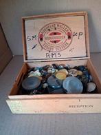 Doosje knopen, Hobby en Vrije tijd, Ophalen of Verzenden, Knoop of Knopen