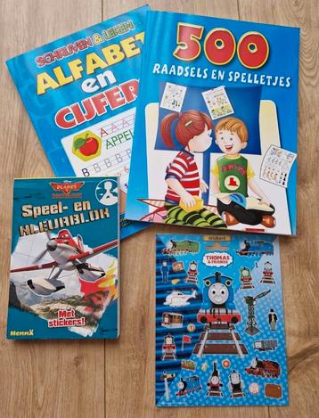 Vakantie pakket doeboeken kleurboek spelletjesblok stickers  beschikbaar voor biedingen