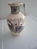 Vintage Chinese Vaas met Figuren, Ophalen of Verzenden