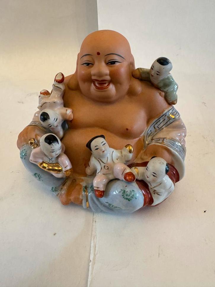 Lachende Buddha met 5 Kinderen - Porseleinen Beeldje, Huis en Inrichting, Woonaccessoires | Boeddhabeelden, Zo goed als nieuw