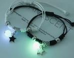 Sets met zwart en wit armbandje met blacklight kraal (nieuw), Ophalen of Verzenden, Nieuw, Wit