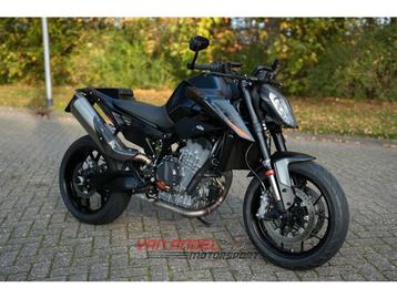 KTM 890 Duke | Black on Black | Akra ! (bj 2023) beschikbaar voor biedingen