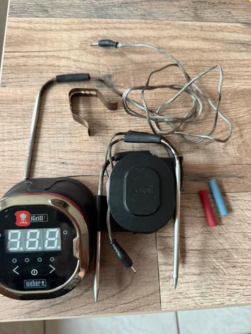 Weber igrill2 met 3 vleespennen en roosterpen beschikbaar voor biedingen