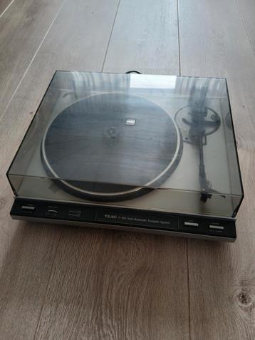 Teac P-515 platenspeler  beschikbaar voor biedingen