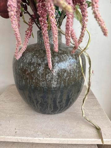 Zijden bloemen boeket met vaas beschikbaar voor biedingen