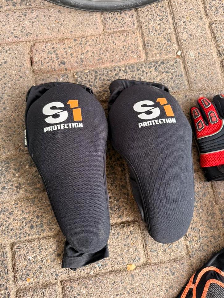 BMX knie- en scheenbeschermer van S1, Sport en Fitness, Skeelers, Zo goed als nieuw, Ophalen of Verzenden
