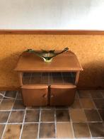 Vintage Houten kastje met glazen deuren, Gebruikt, Minder dan 100 cm, 25 tot 50 cm, Met deur(en)