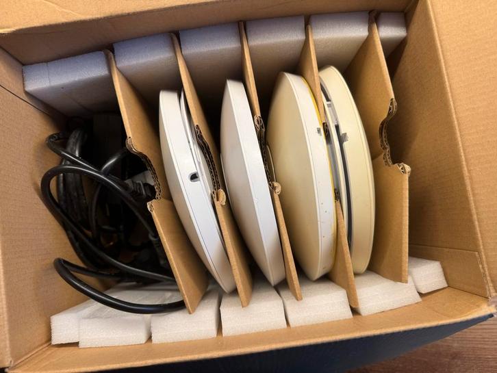 Unifi Access Points - 4 stuks, Computers en Software, Accesspoints, Zo goed als nieuw, Ophalen