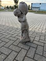 Betonnen beeldje van kind met bol, Ophalen, Gebruikt, Beton, Mensenbeeld