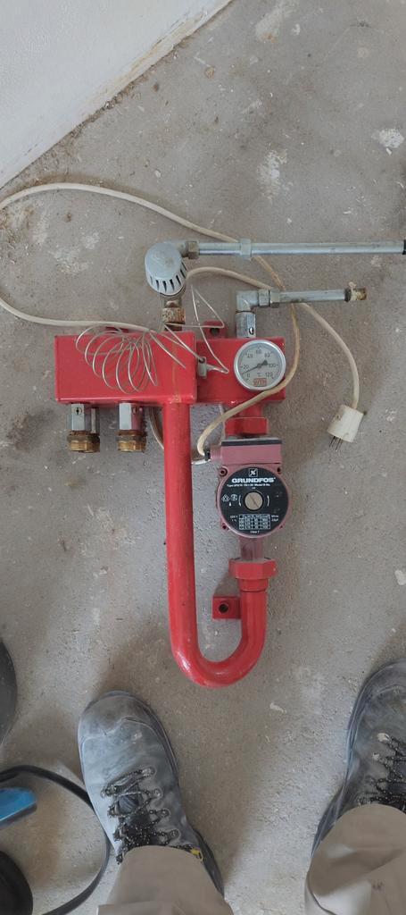 Vloerverwarmingsverdeler 2 groepen met pomp, Doe-het-zelf en Verbouw, Verwarming en Radiatoren, Ophalen