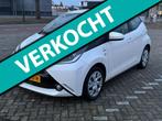 Toyota Aygo 1.0 VVT-i x-play/Dealer Onderh/RIJKLAAR, Auto's, Voorwielaandrijving, Stof, Gebruikt, 4 stoelen