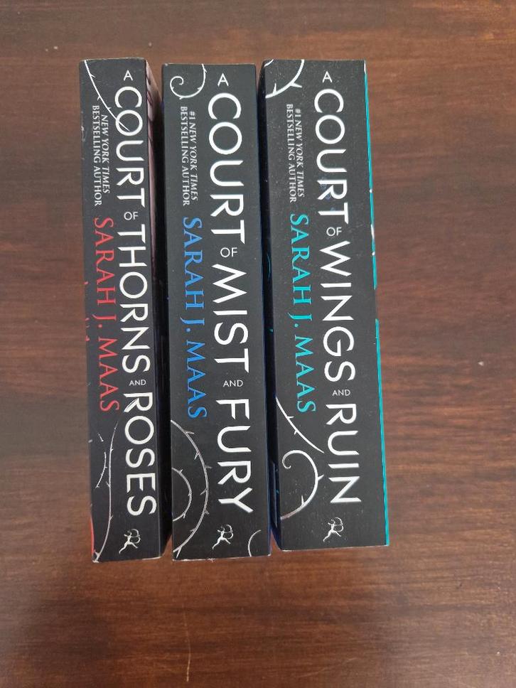 OOP trilogy paperbacks A Court of Thorns and Roses (set 1), Boeken, Fantasy, Zo goed als nieuw, Ophalen of Verzenden
