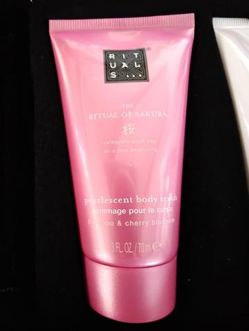 Sakura bodyscrub van Rituals. Nieuw! 70 ml/ Pearlescent beschikbaar voor biedingen