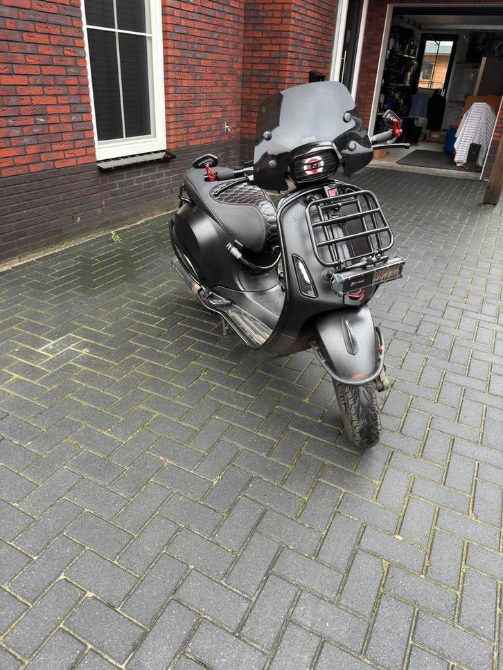 Vespa sprint 80 cc met akrapovic uitlaat bied maar wat, Fietsen en Brommers, Scooters | Piaggio, Zo goed als nieuw, Overige modellen