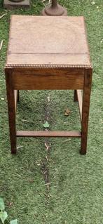 Laag Frans krukje /tafeltje met parelrand (brocante), Huis en Inrichting, Ophalen of Verzenden, Gebruikt