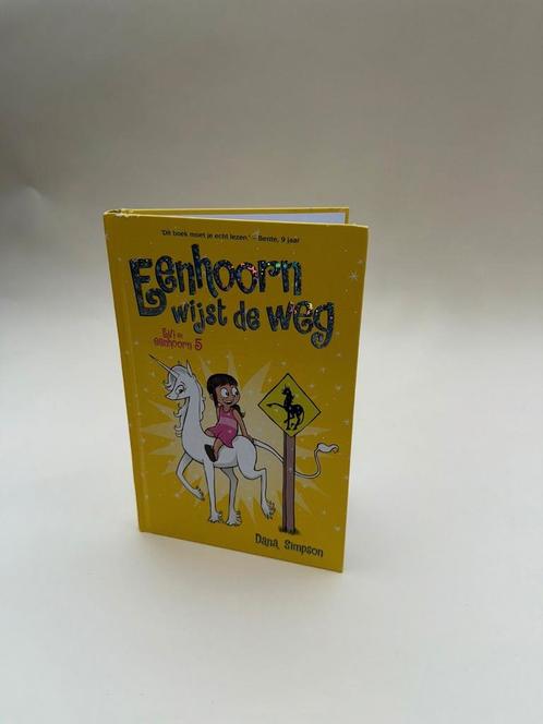 Dana Simpson - Eenhoorn wijst de weg, Boeken, Kinderboeken | Jeugd | onder 10 jaar, Zo goed als nieuw, Ophalen of Verzenden