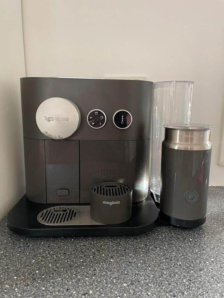 Nespresso Magimix Expert & Milk - Perfecte Koffie!, Witgoed en Apparatuur, Koffiezetapparaten, Gebruikt, Koffiepads en cups, Espresso apparaat