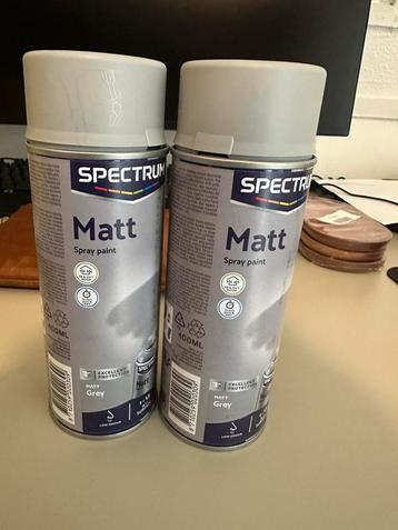 Nieuw: twee Mat grijze spuitbussen van Spectrum beschikbaar voor biedingen