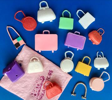 Leuke set tasjes met mankementjes voor Barbie, Sindy, Fleur beschikbaar voor biedingen