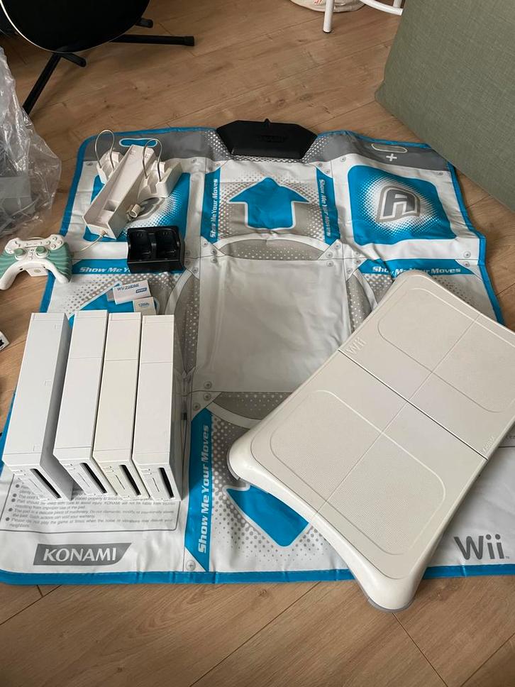 Mega pakket Wii 4x met 101+ spellen en controllers, Spelcomputers en Games, Games | Nintendo Wii, Gebruikt, Overige genres, 3 spelers of meer