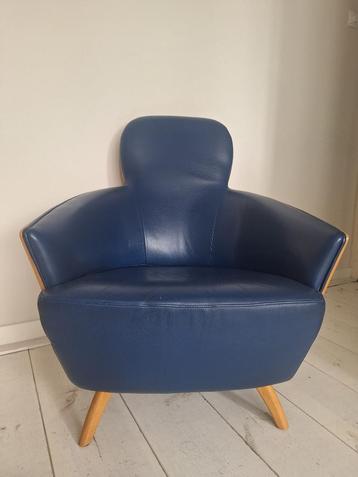 Blue leather fauteuil beschikbaar voor biedingen