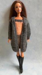 Gebreide barbie set van jurkje en vest, Ophalen of Verzenden, Zo goed als nieuw, Kleertjes