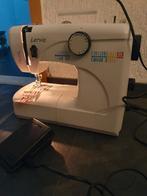 Te koop nainmachin compleet helemaal goed, Hobby en Vrije tijd, Naaimachines en Toebehoren, Ophalen of Verzenden, Zo goed als nieuw