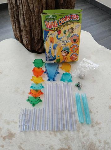 Wall coaster, maak je knikkerbaan op de muur! beschikbaar voor biedingen