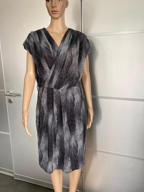 E839 Promiss: maat 40=M jurkje/jurk zwart/wit, Kleding | Dames, Jurken, Zo goed als nieuw, Maat 38/40 (M), Wit, Knielengte, Ophalen of Verzenden
