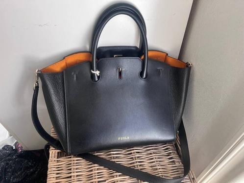 Furla Genesi Black Medium Bag, Sieraden, Tassen en Uiterlijk, Tassen | Damestassen, Gebruikt, Handtas, Zwart, Ophalen of Verzenden
