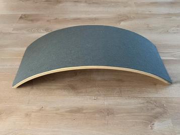 Balansbord hout met vilt beschikbaar voor biedingen