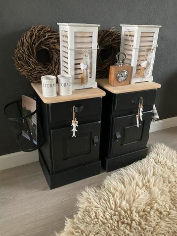 Nachtkastjes Black & Wood & Tuigleer Kasten beschikbaar voor biedingen
