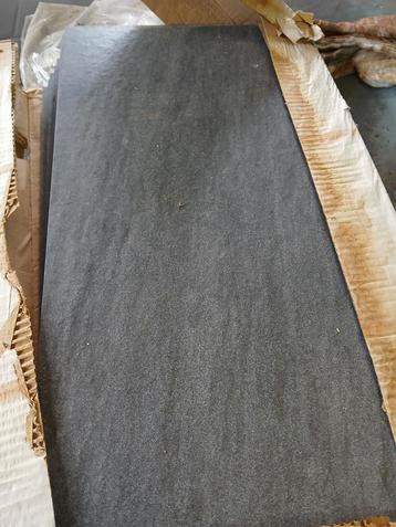 3 dozen tegels antraciet. 30x60 beschikbaar voor biedingen