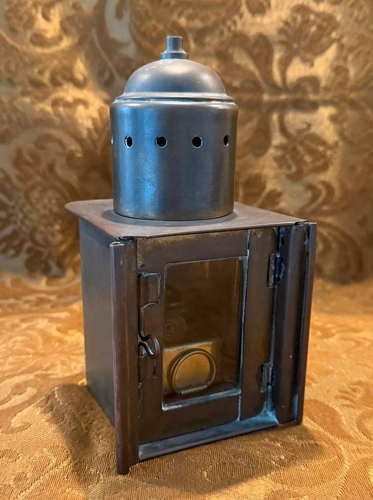 Zeer fraai en compact olielampje / rijtuiglampje van messing, Antiek en Kunst, Antiek | Lampen, Ophalen of Verzenden