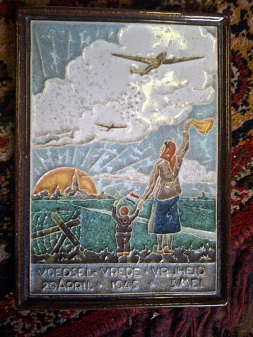 Delfts Blauw Cloisonné Tegel Voedsel Vrede Vrijheid beschikbaar voor biedingen