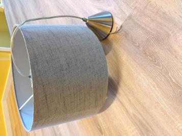 Mooie grijze plafondlamp, kroonluchter