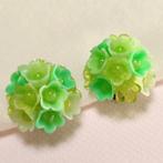 Vintage retro oorbellen clips groene bloemen 50's jaren '80, Groen, Knopjes of Stekers, Overige materialen, Zo goed als nieuw