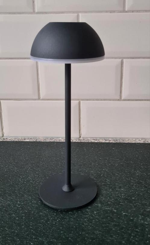 Oplaadbare LED Tafellamp - Nieuw in Doos, Huis en Inrichting, Lampen | Tafellampen, Nieuw, Minder dan 50 cm, Kunststof, Metaal