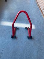 Paddock stand, Motoren, Ophalen